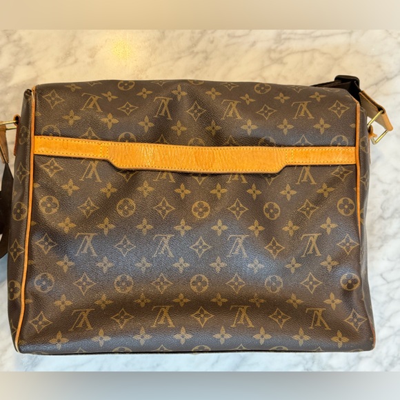 Louis Vuitton Monogram Abbesses Messenger Bag - Picture 2 of 16